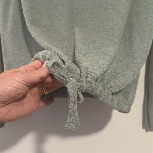 Barefoot Dreams CozyChic Ultra Lite® Slouchy Pullover size M - Picture 4 of 13